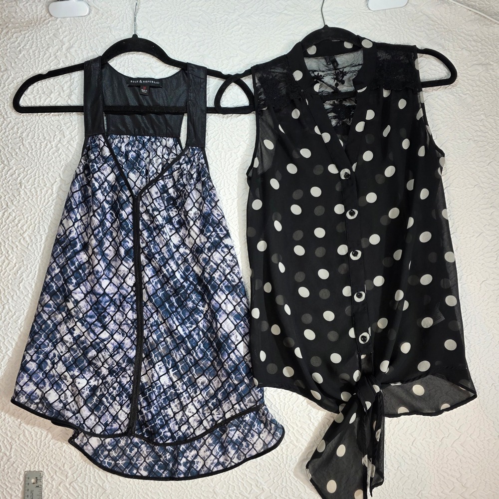 Bundle 2/$35 Womens Summer Tops Size M Roc& Republic and Maurices polka dot